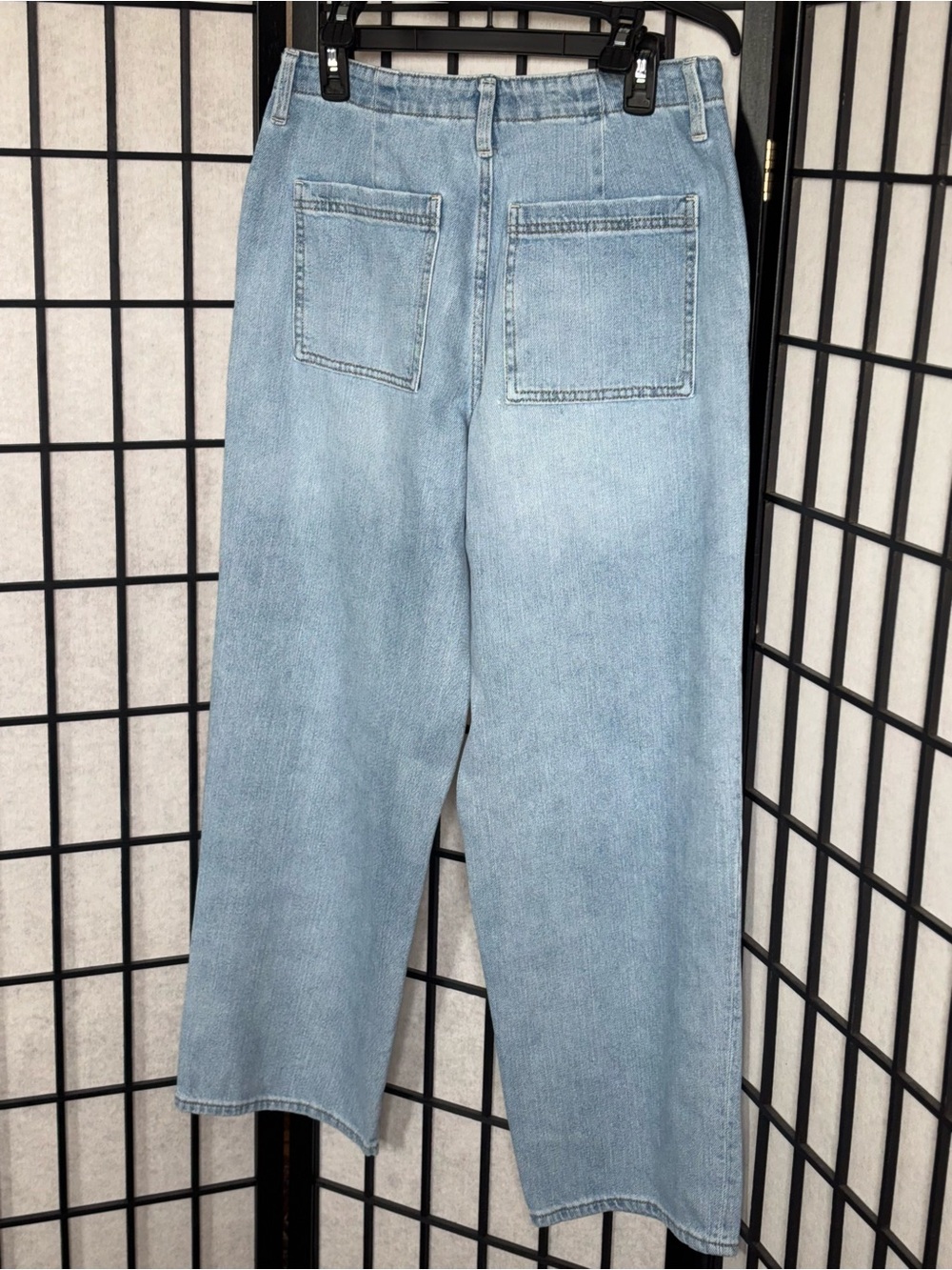 Universal Thread Women’s Light Wash Relaxed Straight Wide Leg Jeans - Size: (8) - Picture 11 of 12